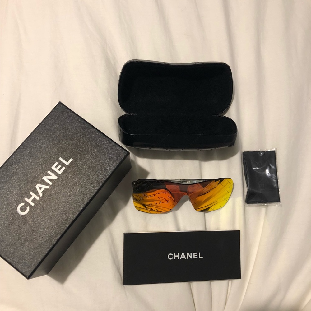 SOLD!!!! AUTHENTIC CHANEL SUNNIES Airline runway❤️ - Picture 4 of 7